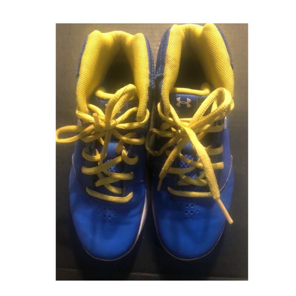 Pre Loved❤️ under armour shoes basketball size 2Y
